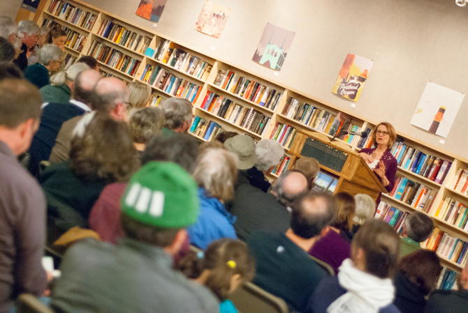 Photo of Kristin Ohlson speaking at Powell's - Photo by Kristin Beadle
